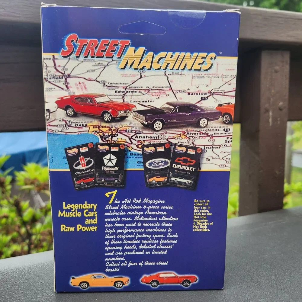 Hotwheels Street Machines White Chevrolet 1969 Chevelle SS 1:64 Die Cast Car